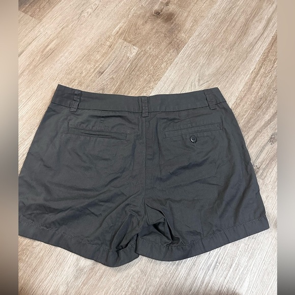 J. Crew 100% Cotton Chino Gray Shorts “Broken In” Collection Size 4 - Picture 3 of 5
